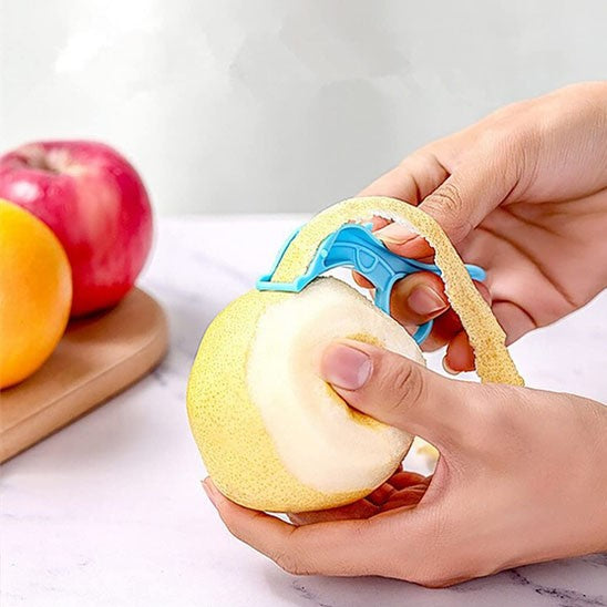 éplucher des pommes avec un econome 