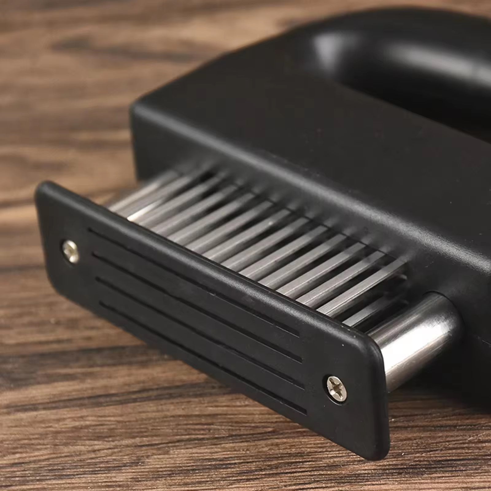 attendrisseur de viande sur la able 