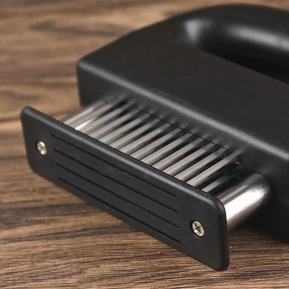 attendrisseur de viande sur la able 