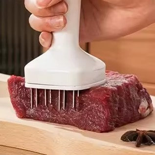 préparer la viande avec n attendrisseur de viande 