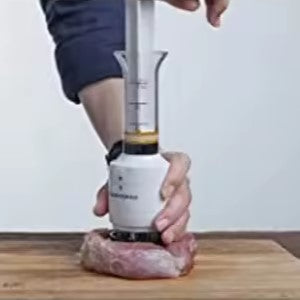 attendrisseur de viande avec sauce 