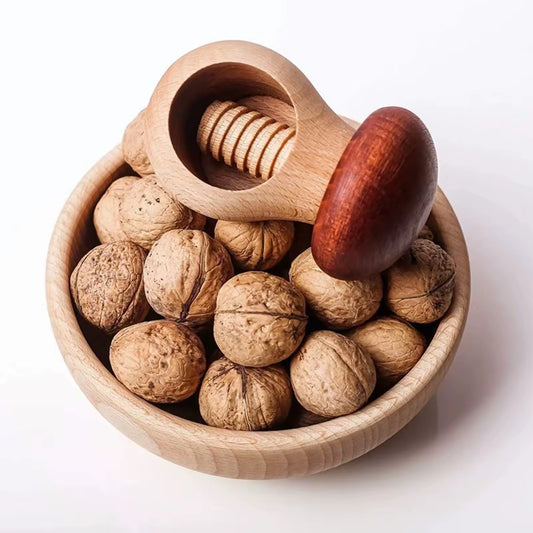 casse des noix avec un casse noix bois