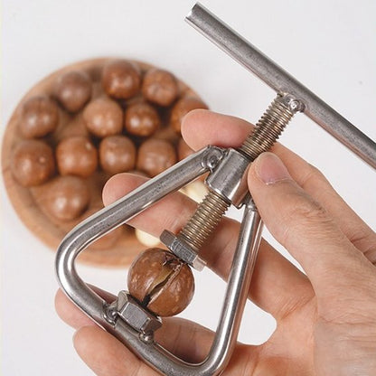 casser des noisettes avec un casse noix 
