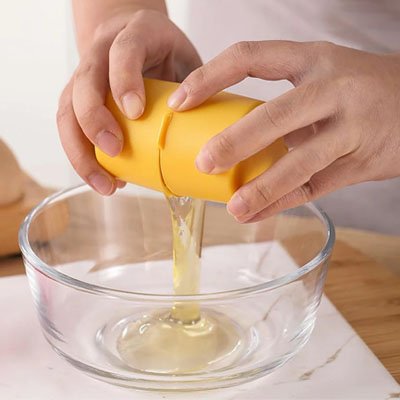 casser les oeufs avec un Coupe oeuf 