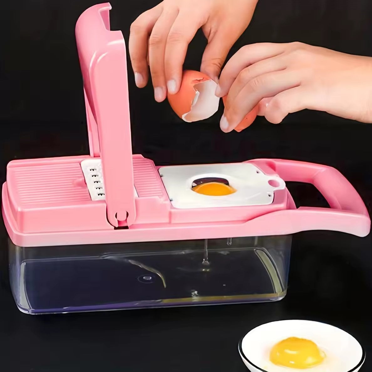 séparer les œufs avec un coupe legume manuel 