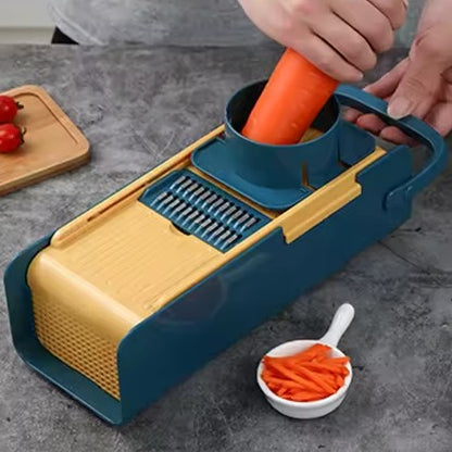 raper des carottes avec un coupe legume manuel 