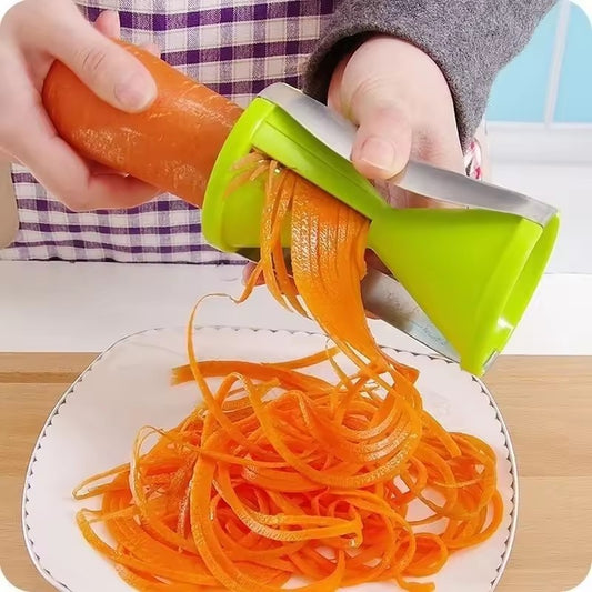 des lamelles de carottes avec un coupe legumes 
