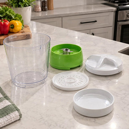 Coupe legumes sur la table de cuisine 