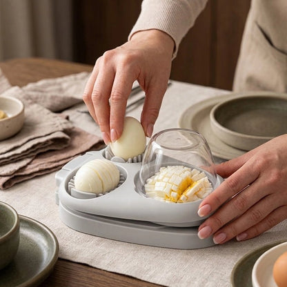 Coupe oeuf sur la table 