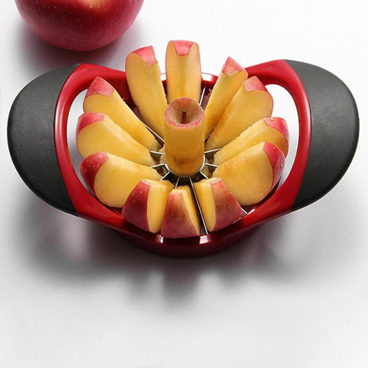 couper une pomme avec un coupe pomme 
