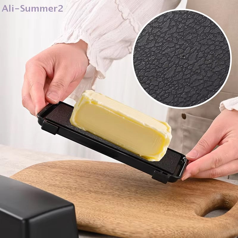 couper du beurre avec un couteau à beurre 