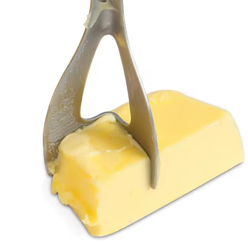 couper du beurre avec un couteau à beurre 