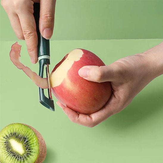éplucher des pommes avec un eplucheur pomme