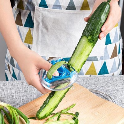  eplucher les concombre avec un Eplucheur