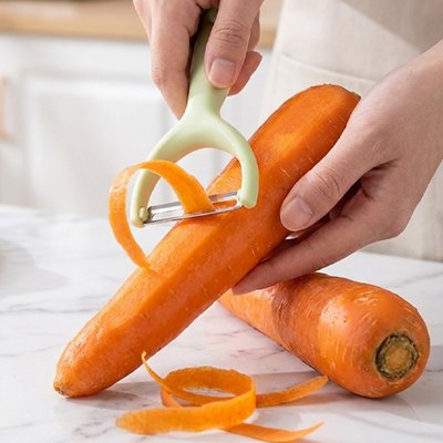 Éplucheur à légumes  pour eplucher des carottes 
