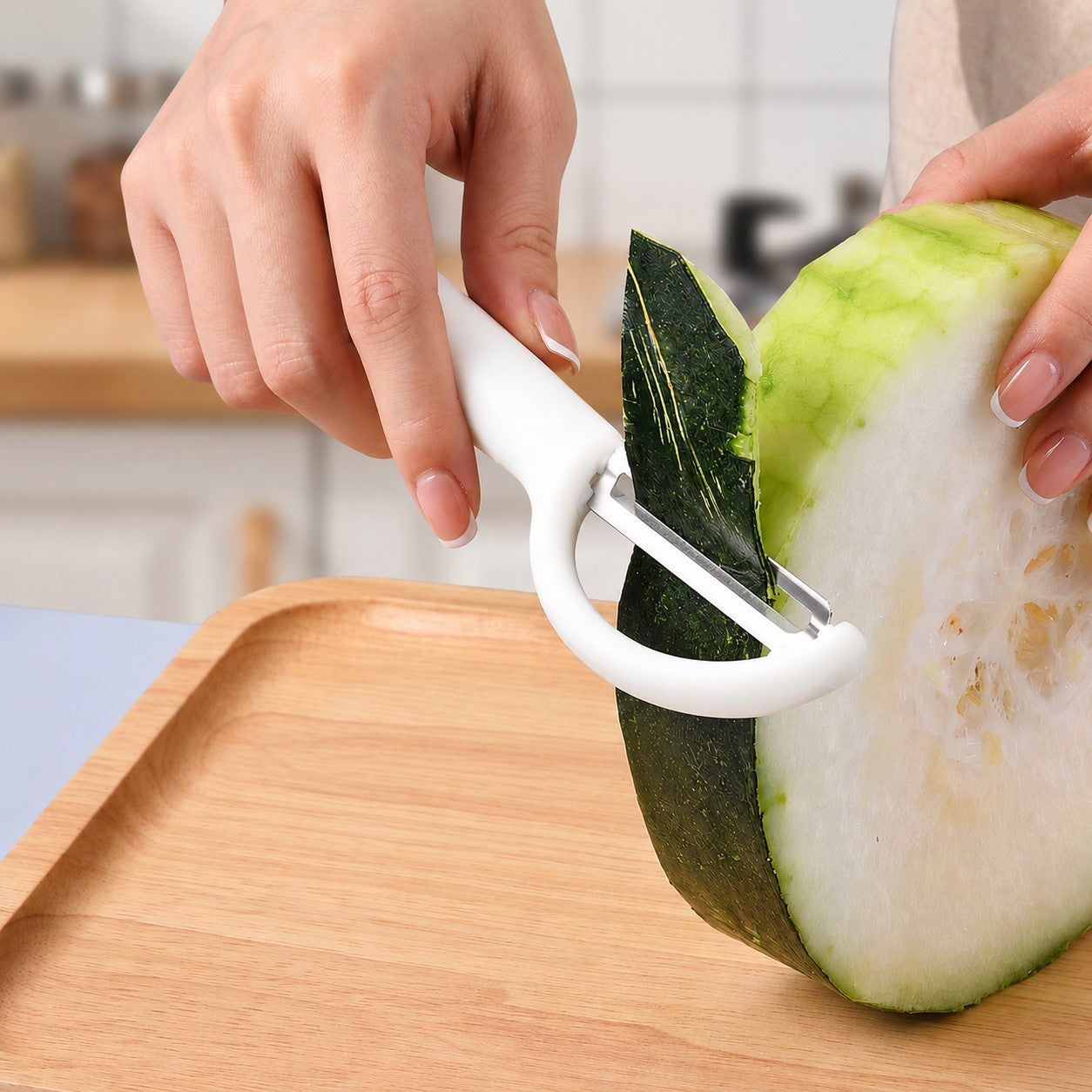 eplucher les courges avec un epluchuer pomme