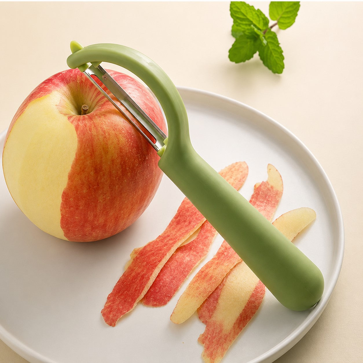 eplucher des pomme savec un eplucheur pomme 