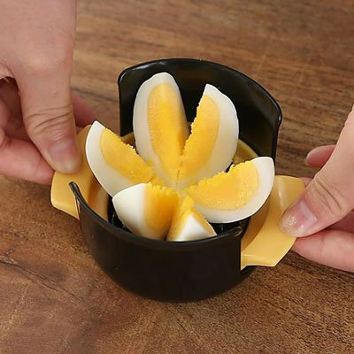  faire des tranches d'oeufs avec Coupe oeuf 