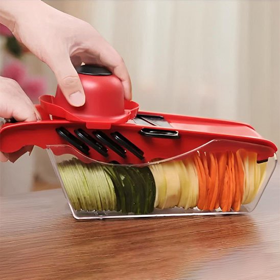 faire une salade avec un coupe légumes manuel 