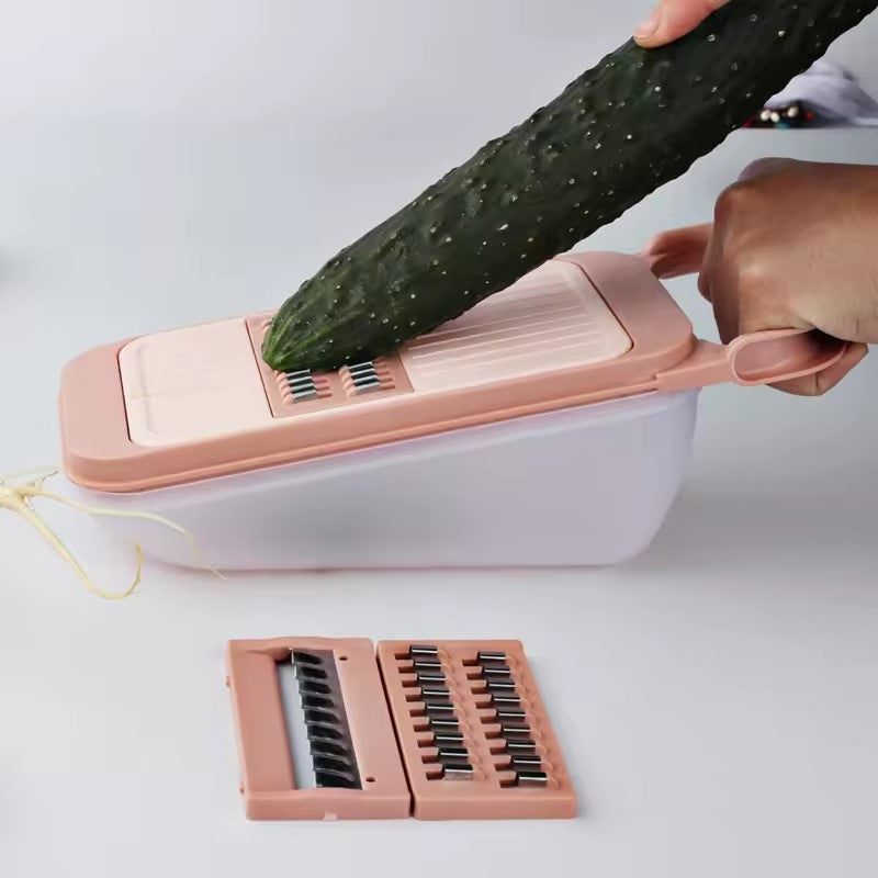 couper des concombres avec une mandoline cuisine 