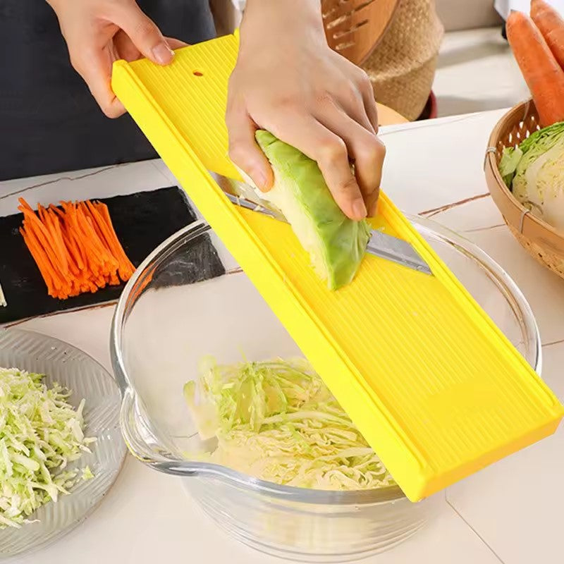 couper de choux avec une mandoline cuisine 