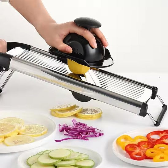 une julienne avec une mandoline japonaise 
