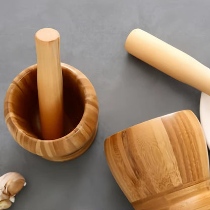 ecraser l'ail avec un mortier cuisine 