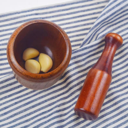 un mortier cuisine sur la table 