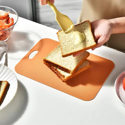 une planche a decouper orange 