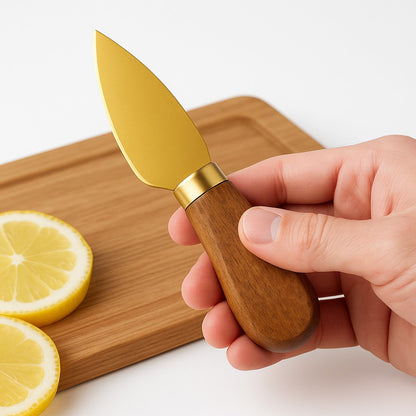 planche a decouper avec un couteau pour fromage 