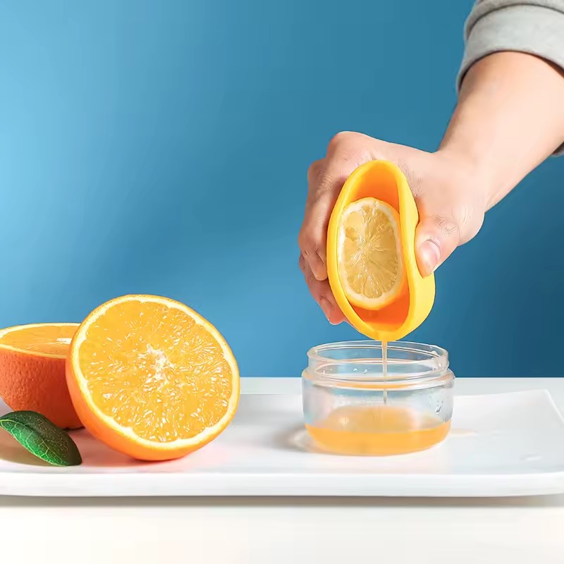 faire un us d'orange avec un presse agrumes manuelle 