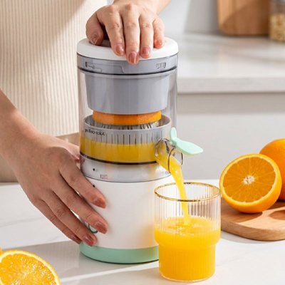Press agrume pour faire un jus de citron 