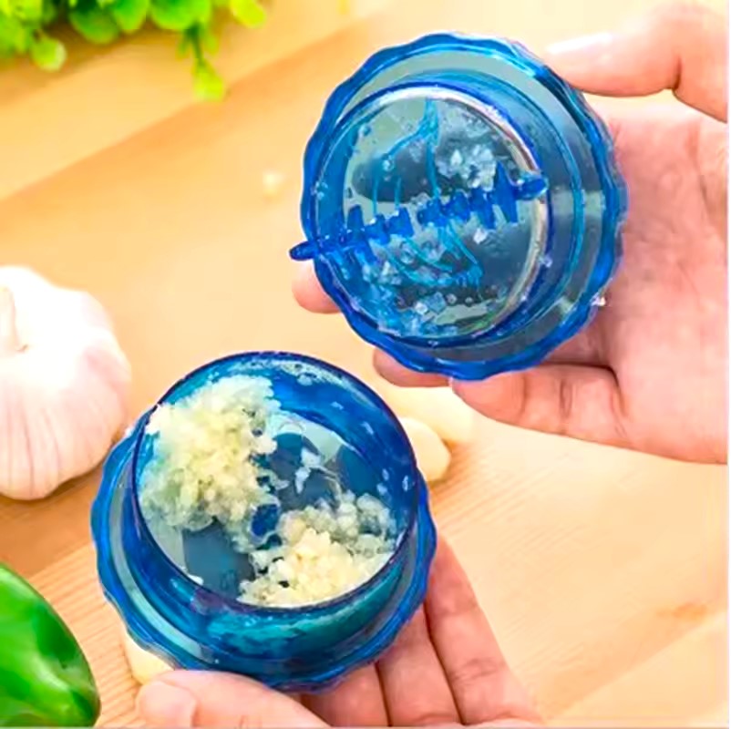 un presse ail bleu 
