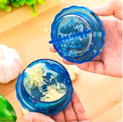 un presse ail bleu 