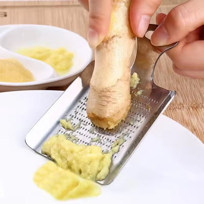 raper le gingembre avec un presse ail inox 