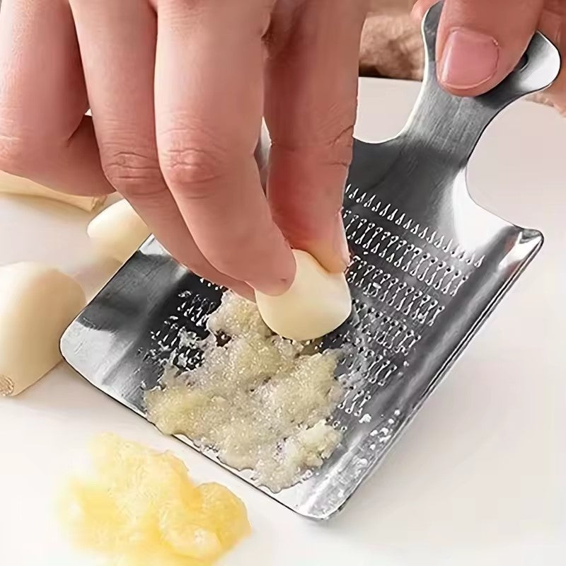 faire une purée d'ail avec un presse ail inox 