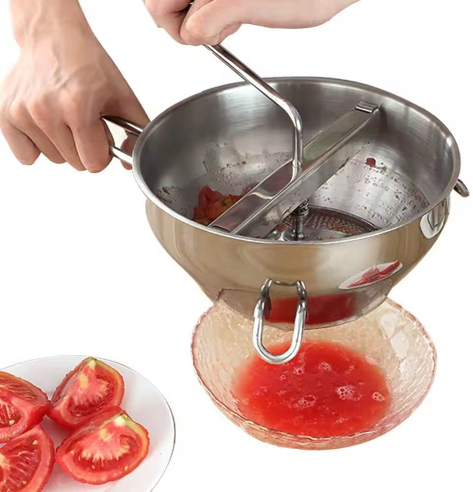 jus de tomates avec un presse purée