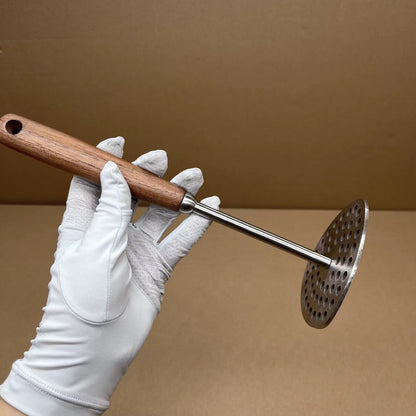 presse-purée manuel inox pour faire une purée