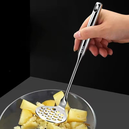 un presse puree manuel pour faire une purée 