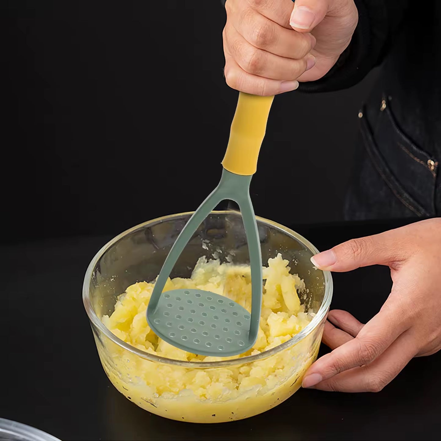 faire la purée avec un presse puree manuel vert 