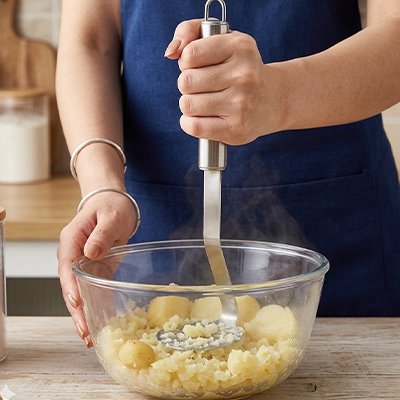 Presse-purée manuel pour écraser les pommes de terre 