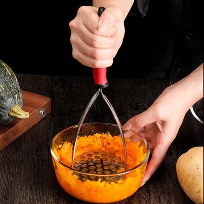 une purée de carotte avec un presse purée manuel 