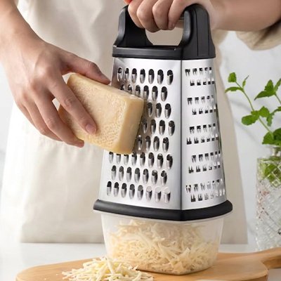 Râpe à fromage avec récipient 