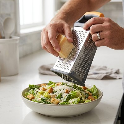 Râpe à fromage pour râper du fromage 