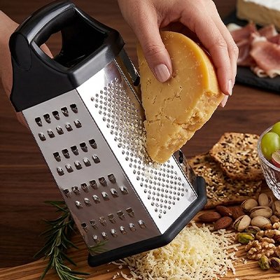 Râpe à fromage pour raper du fromage 