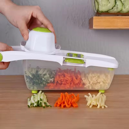 râper des légumes avec une mandoline cuisine 