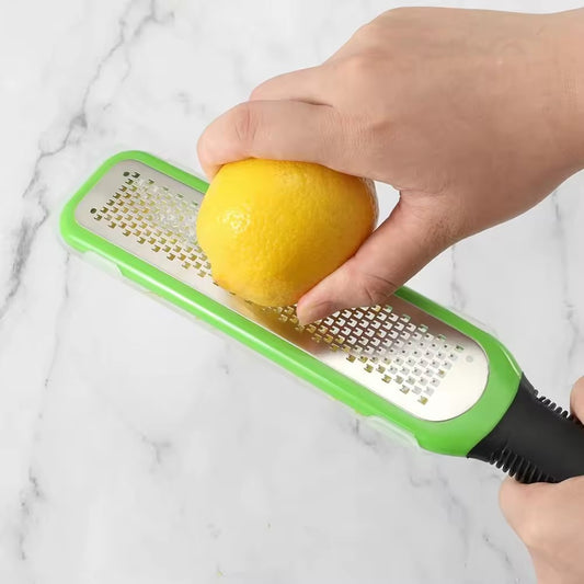 raper un citron sur un zester 