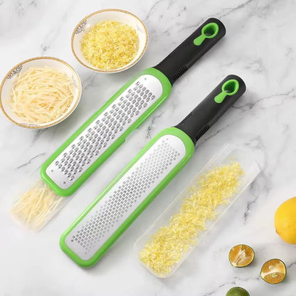 faire du zeste de citron avec un zesteur 
