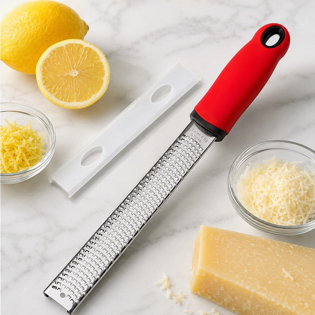 raper du citron avec un zesteur 